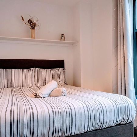 Contractor And Family Friendly Grade II Townhouse- 3 Bedrooms- Free Parking NWI Exteriér fotografie