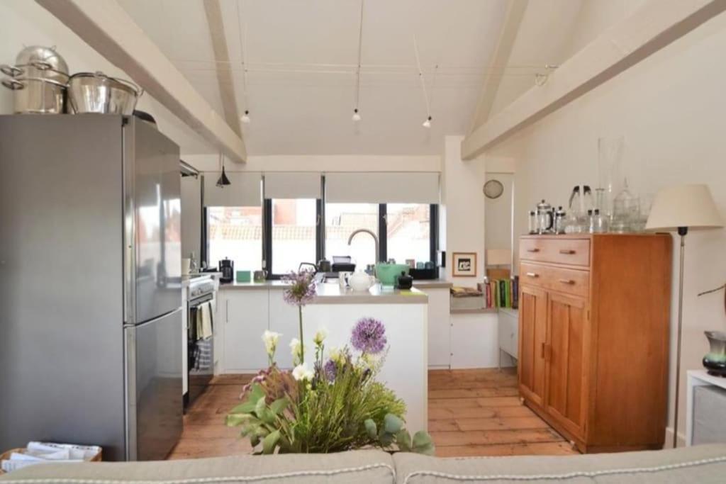 Contractor And Family Friendly Grade II Townhouse- 3 Bedrooms- Free Parking NWI Exteriér fotografie