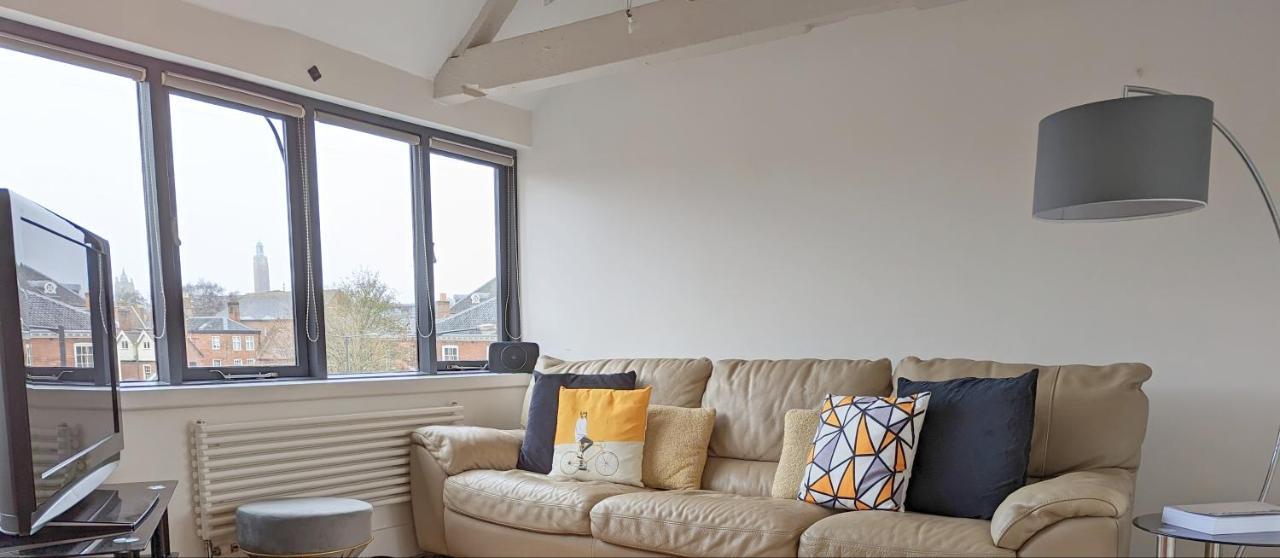 Contractor And Family Friendly Grade II Townhouse- 3 Bedrooms- Free Parking NWI Exteriér fotografie