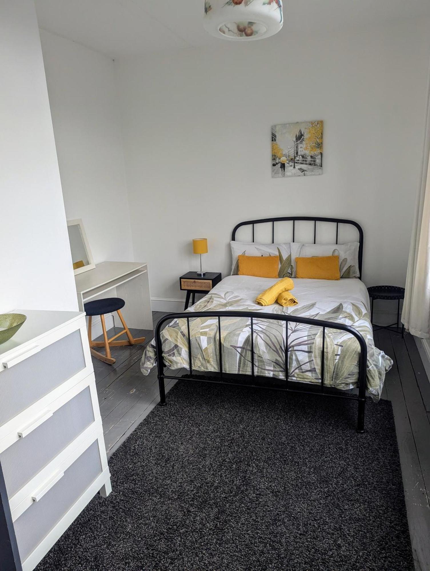 Contractor And Family Friendly Grade II Townhouse- 3 Bedrooms- Free Parking NWI Exteriér fotografie