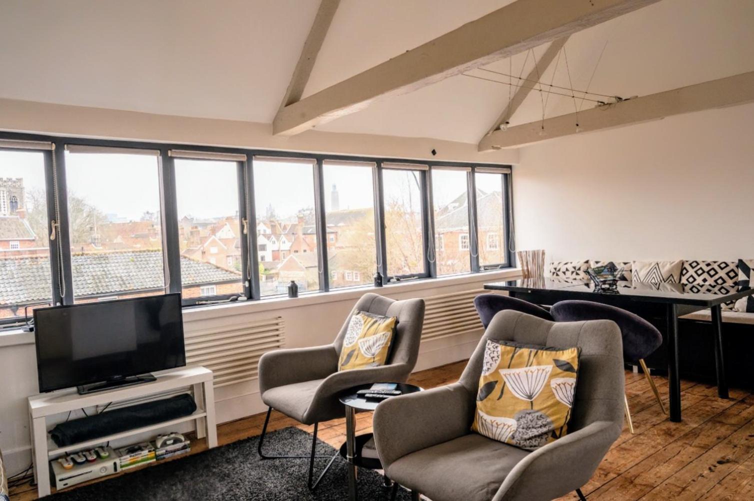 Contractor And Family Friendly Grade II Townhouse- 3 Bedrooms- Free Parking NWI Exteriér fotografie